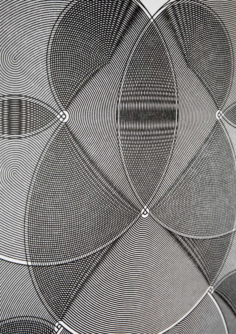 ✒️ Monochrome Moiré N°2